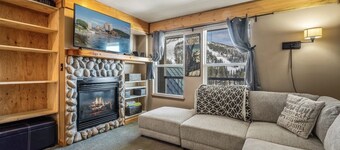 Ski in Ski out at Schweitzer Mountain Resort | Great Views | Cozy Condo