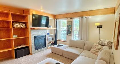 Ski in Ski out at Schweitzer Mountain Resort | Great Views | Cozy Condo
