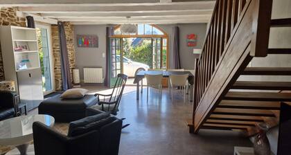COMFORTABLE LONGERE 500M FROM THE BEACH