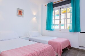 2 bedrooms, iron/ironing board, travel cot, free WiFi