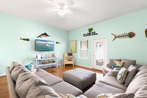 TV, DVD player - Family Beach Retreat Sleeps 14 - Treasure Island (Port Aransas)