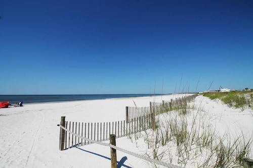 SHORE BEATS WORK IS 500 STEPS TO BEACH! MODERN, IMMACULATE TOWNHOME!