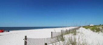 SHORE BEATS WORK IS 500 STEPS TO BEACH! MODERN, IMMACULATE TOWNHOME!