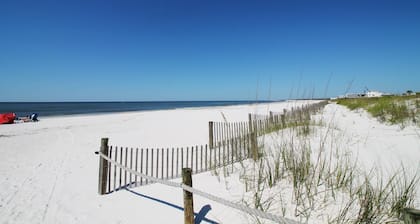 SHORE BEATS WORK IS 500 STEPS TO BEACH! MODERN, IMMACULATE TOWNHOME!