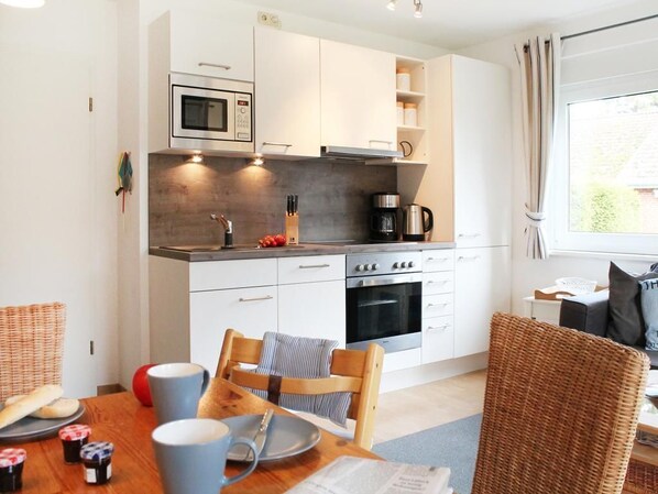 Køleskab, mikrobølgeovn, ovn, opvaskemaskine