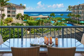 Outdoor dining - ⭐️⭐️⭐️⭐️⭐️ 5-Star Waipouli Beach Resort Amazing Ocean view from every room  (Kapaʻa)