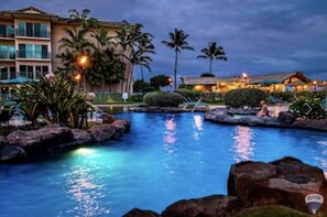 Piscine couverte, piscine extérieure