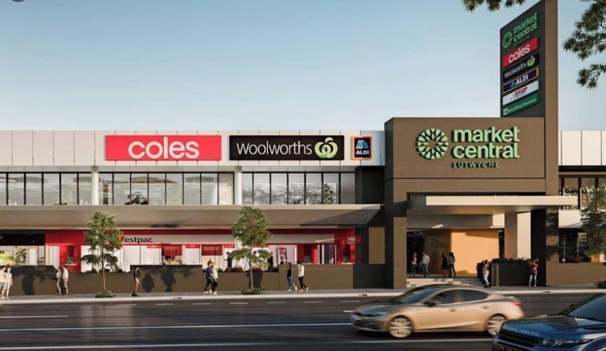Et indkøbscenter med butikker som Coles, Woolworths og Market Central.