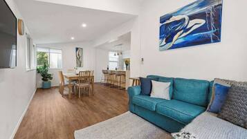 Smart TV, Netflix, streaming services, offices