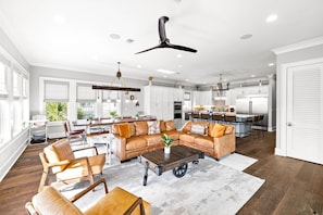 Smart TV, video games - Grand Pearl | Resort-Style Community Pool | Bikes | Private Beach (Inlet Beach)