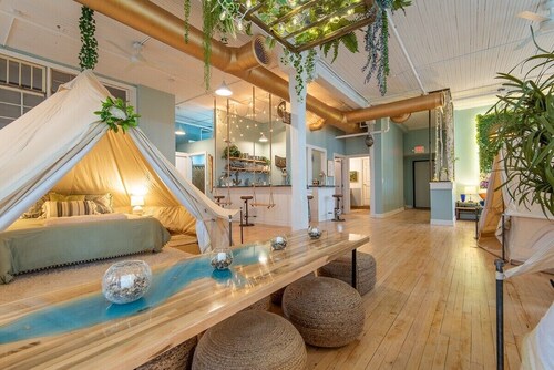 Downtown Lake Geneva Glamping Loft Walk to Lake Bar Kitchen Swings Sleeps 12