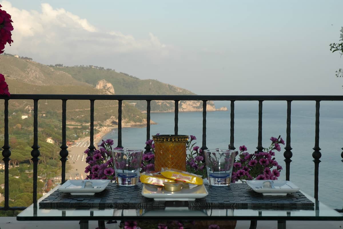 Camera Superior, vista mare | 1 camera, minibar, una cassaforte in camera, Wi-Fi gratuito