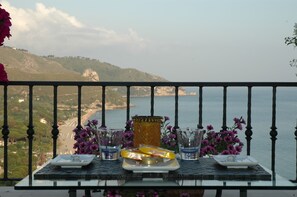Minibar, in-room safe, free WiFi, bed sheets - Hotel Corallo (Sperlonga)