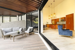 Smart-TV, Kamin, Netflix, Streaming-Dienste