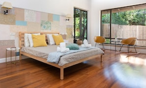 2 bedrooms, desk, iron/ironing board, WiFi