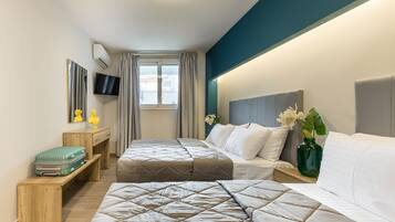 Economy Room | Desk, blackout drapes, soundproofing, free WiFi