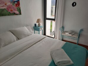 3 bedrooms, iron/ironing board, free WiFi, bed sheets - Zaharatlanterra (Zahara De Los Atunes)