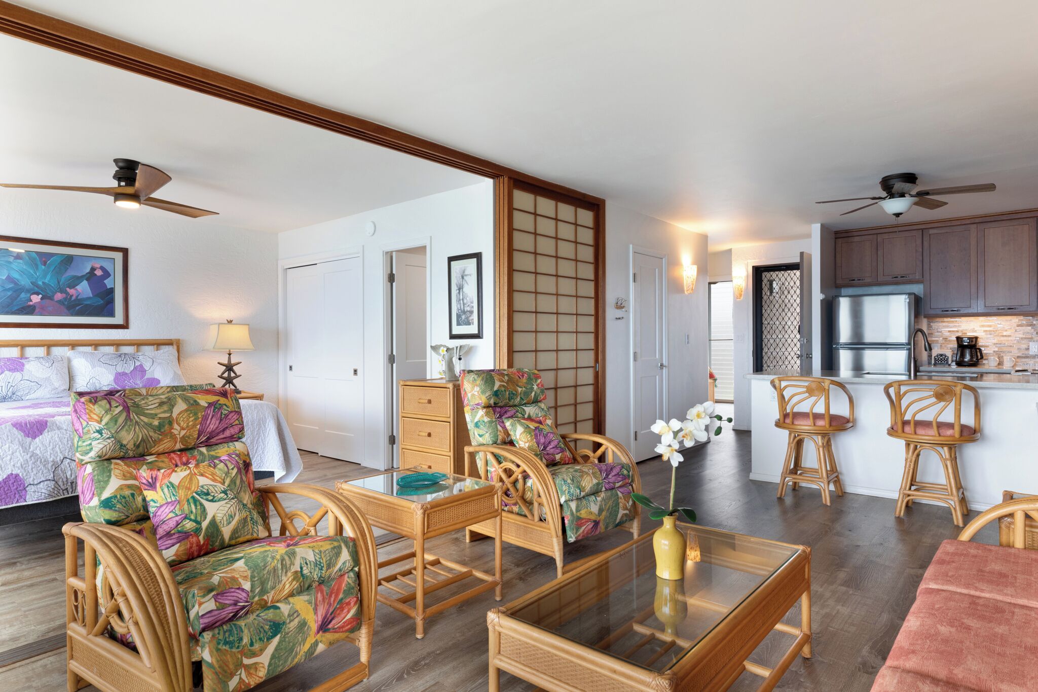 Smart TV, computer monitors