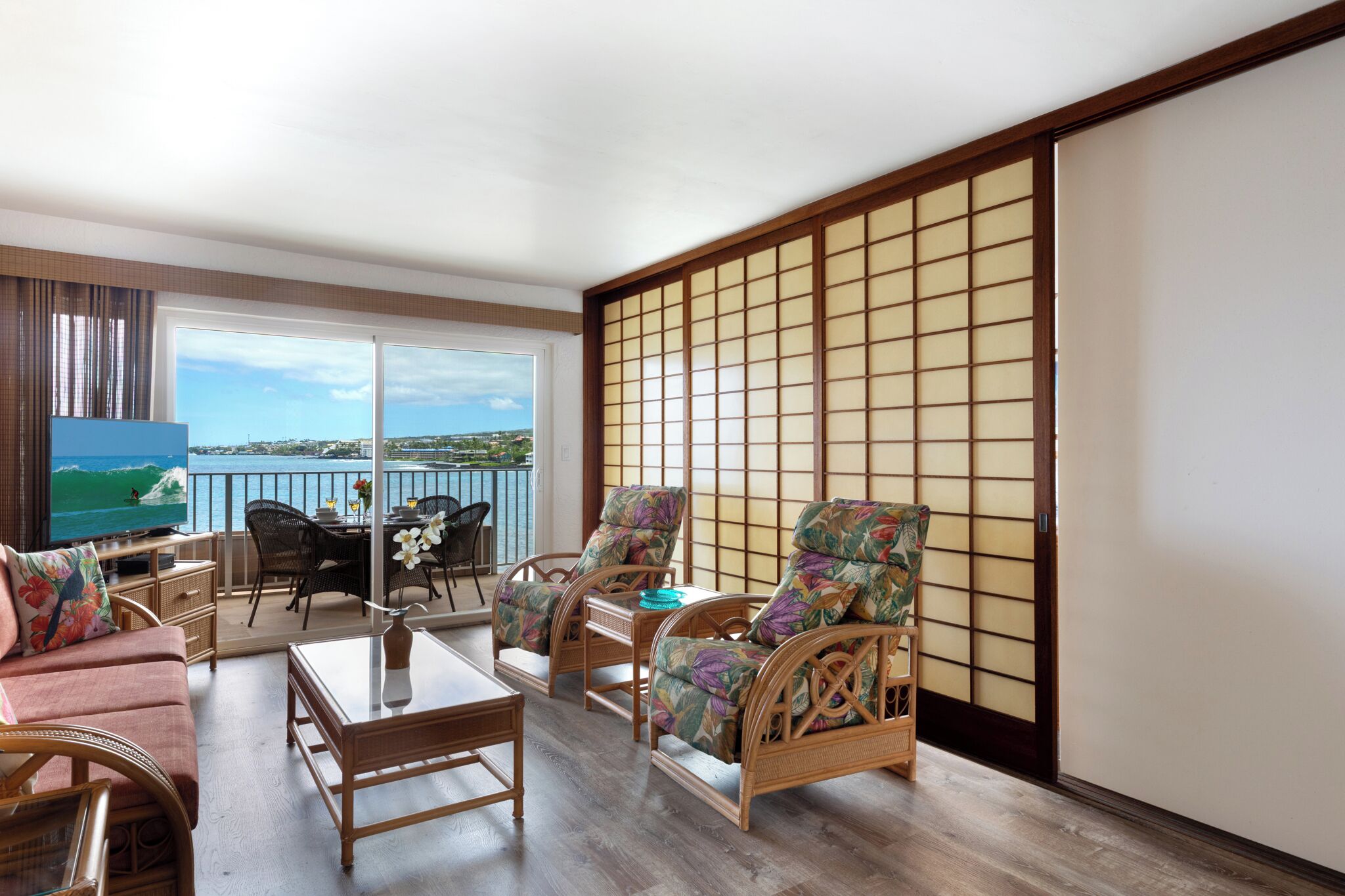 Smart TV, computer monitors