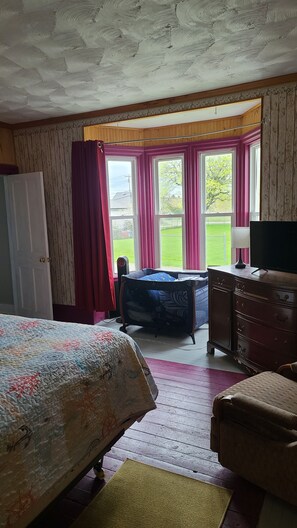 4 chambres, fer et planche à repasser, Wi-Fi gratuit, draps fournis