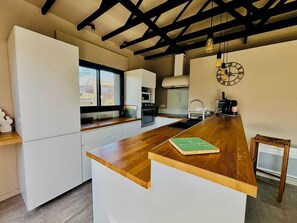 Geladeira, fogão, cooktop, lava-louças