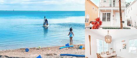 Playa en los alrededores, camastros y toallas de playa