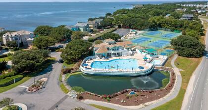 Beachin' Awesome: Saltwater Pool, Spa, Soundside