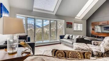 Smart TV, fireplace, offices, computer monitors