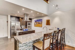 Fridge, microwave, oven, stovetop - Huge condo in Keystone, sleeps 14, great location (Dillon)