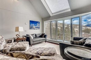 Smart TV, fireplace, offices, computer monitors - Huge condo in Keystone, sleeps 14, great location (Dillon)