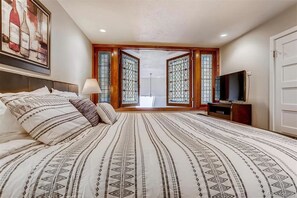5 bedrooms, desk, free WiFi, bed sheets - Huge condo in Keystone, sleeps 14, great location (Dillon)