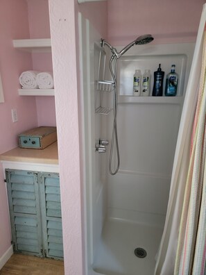 Shower - Vintage Cottage (Rockport)