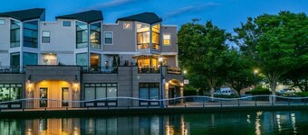 Gorgeous Lake Front Home, Central Location