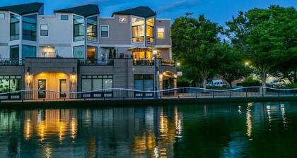 Gorgeous Lake Front Home, Central Location