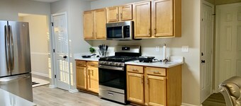 Spacious, Modern House with Cozy Fireplace, Home Office and Master Suite