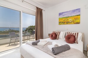 2 bedrooms, in-room safe, iron/ironing board, travel crib - South Beach Villas - 2 bedroom sea view with heated pool (Γεννάδι)