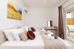 3 chambres, coffres-forts dans les chambres, fer et planche à repasser