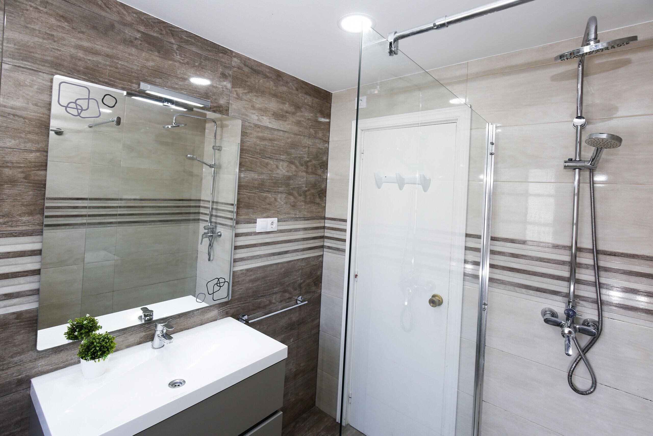 Shower, towels
