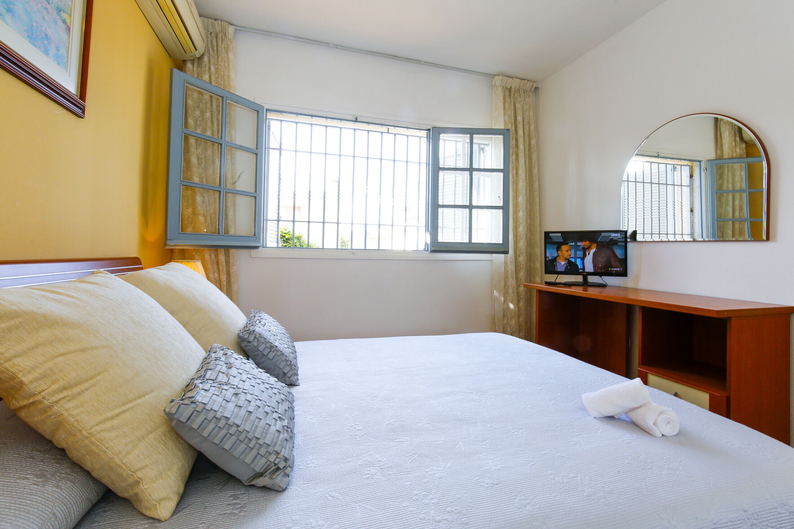 2 habitaciones, tabla de planchar con plancha y wifi gratis 