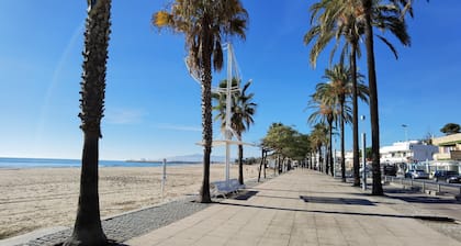 QUEVEDO House. Beach at 300m.