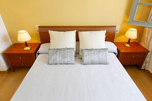 2 chambres, fer et planche à repasser, accès au Wi-Fi (inclus)