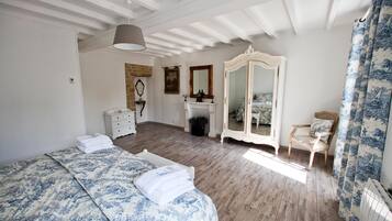 3 slaapkamers, een strijkplank/strijkijzer, gratis wifi, beddengoed