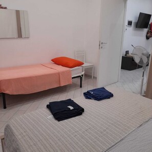 2 camere, culla da viaggio, Wi-Fi gratuito, lenzuola