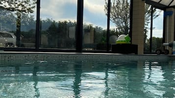 Innenpool, beheizter Pool