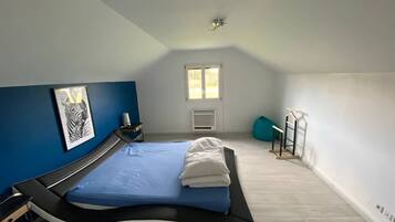 5 Schlafzimmer, Schreibtisch, kostenloses WLAN, Bettwäsche