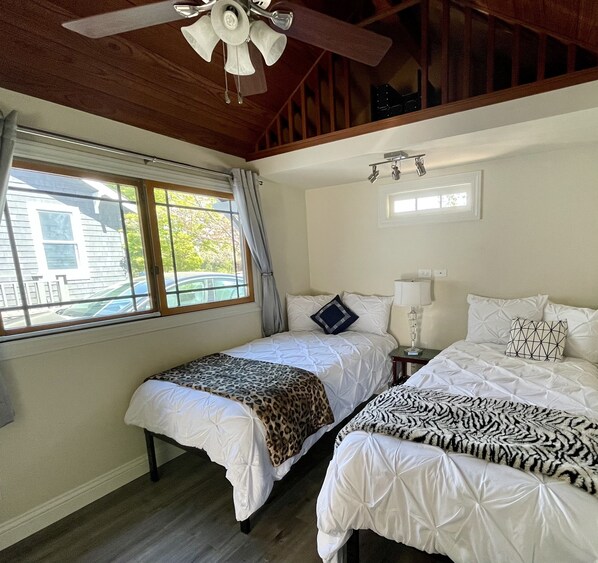 1 bedroom, desk, free WiFi, bed sheets