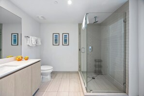 Bathtub, hair dryer, towels, shampoo