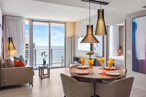 Interior - Oceanfront condo w/ pool & gym access (Hollywood)