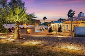 Property grounds - The Peacock Oasis: Saltwater Pool Retreat (Scottsdale)