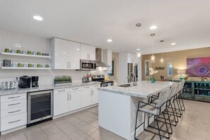 Fridge, microwave, oven, stovetop - The Peacock Oasis: Saltwater Pool Retreat (Scottsdale)